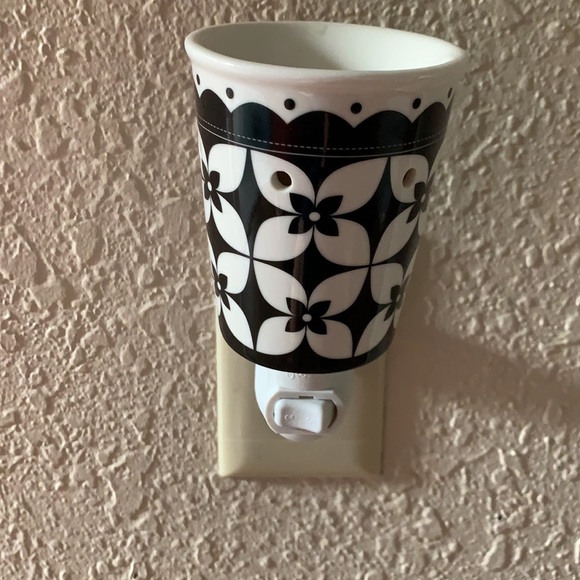 Scentsy Plug In - Picture 2 of 4